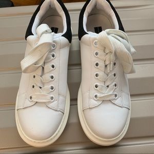 EUC Steve Madden White Sneakers Size 8.5